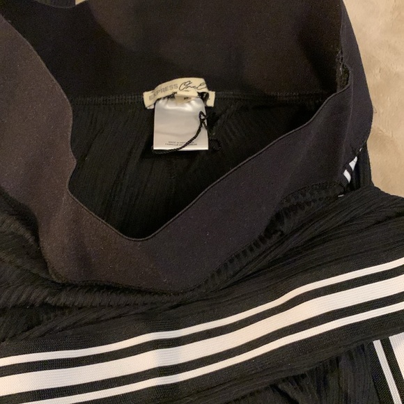 3 pairs of work out pants. Smoke & pet free home. - Picture 4 of 7